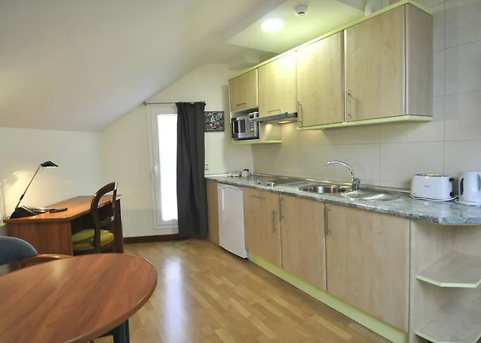 アパルタメントス アラルソ 4* セゴビア